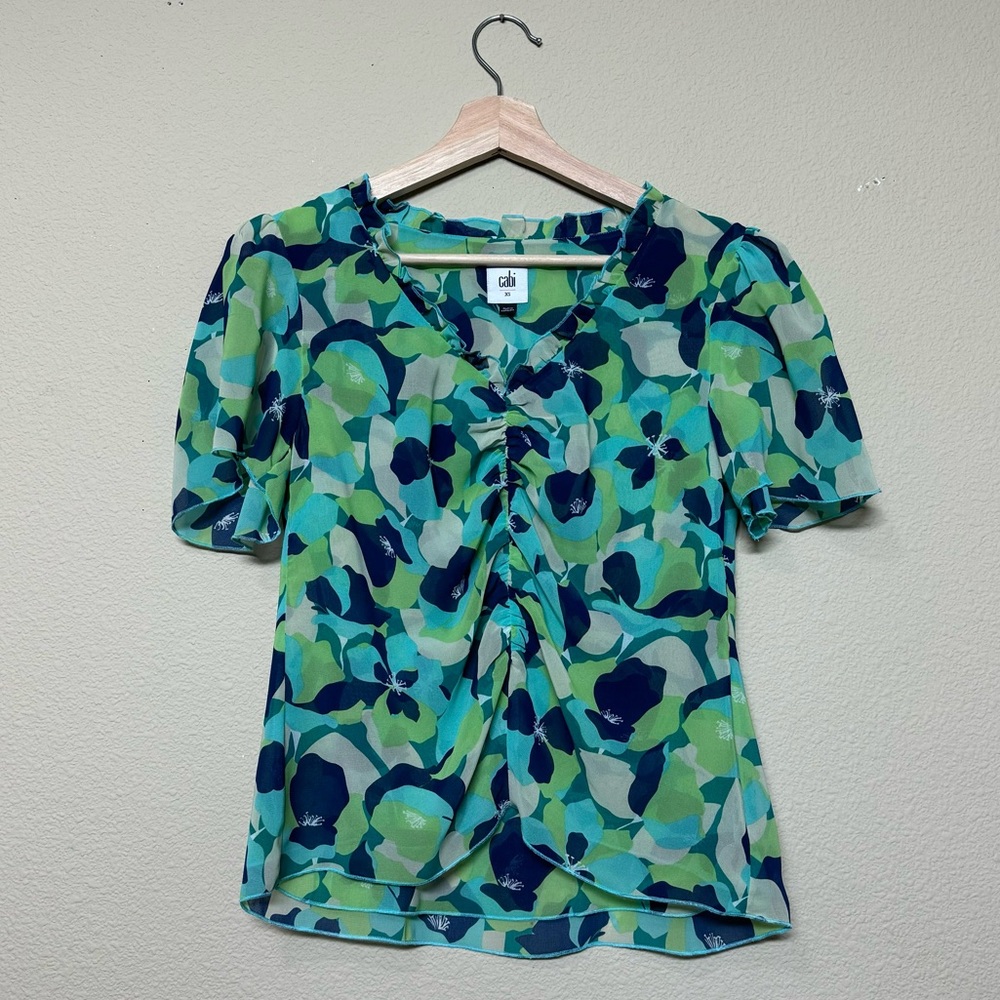Cabi top women XS floral short sleeve lightweight trixie shirt blue & green